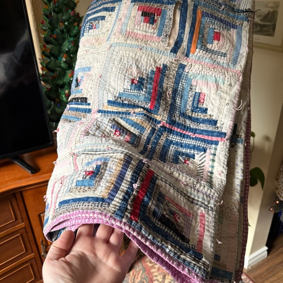 Early 1900s Calico Patchwork Log Cabin Quilt - Picture 7 of 8